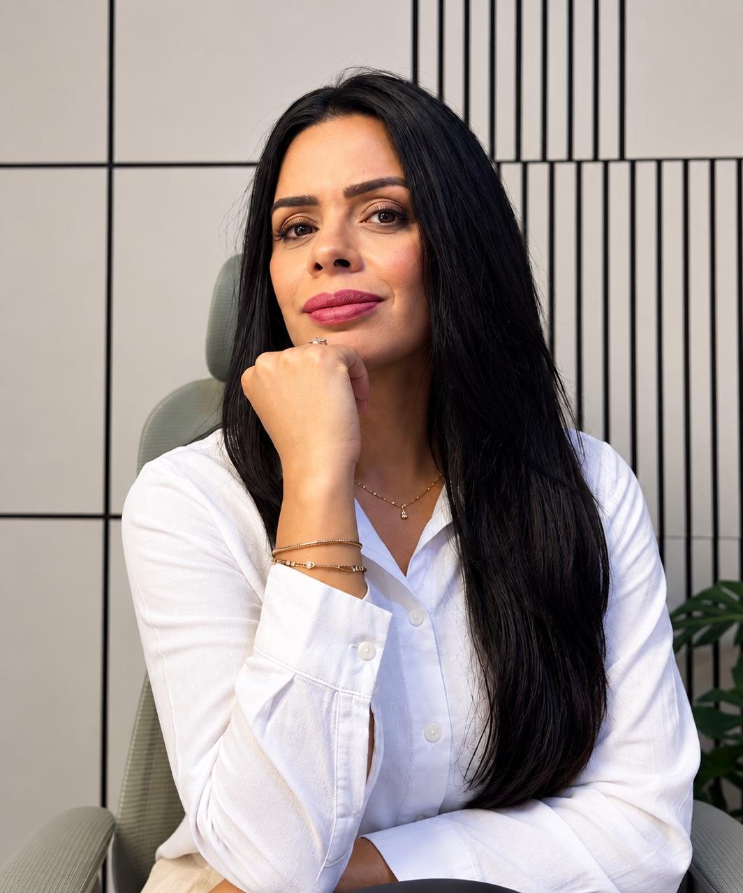 Retrato de Sandra Alves no consultório